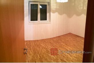 09 4144 30 Split apartment garden for sale