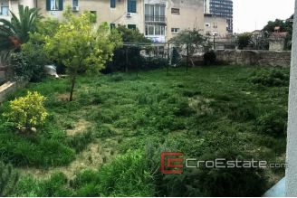 09 4144 30 Split apartment garden for sale