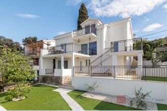 001 2022 445 trogir apartment house first row to the sea for sale