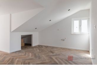 019 2022 445 trogir apartment house first row to the sea for sale