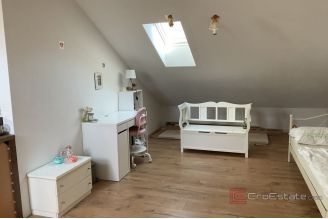008 2052 03 Peljesac Family house with a sea view for sale