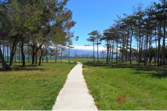 004 1026 04 Zadar Building land near the sea for sale