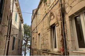 006 2052 05 Korcula Stone house in the center of the town for sale