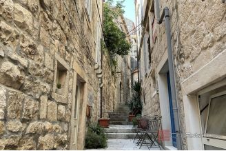 006 2052 05 Korcula Stone house in the center of the town for sale