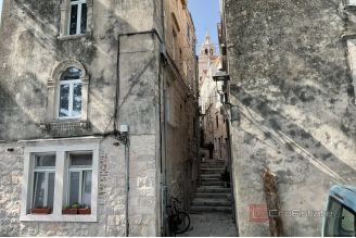 006 2052 05 Korcula Stone house in the center of the town for sale