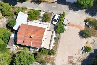 014 2052 08 peljesac stone family house with two apartments for sale