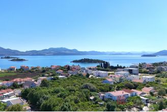 014 2052 08 peljesac stone family house with two apartments for sale
