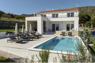 020 2052 09 Sibenik Modern villa with pool for sale