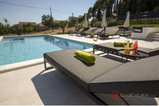 020 2052 09 Sibenik Modern villa with pool for sale