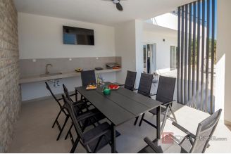 020 2052 09 Sibenik Modern villa with pool for sale