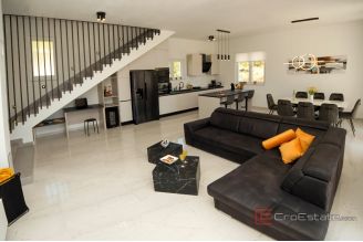 020 2052 09 Sibenik Modern villa with pool for sale