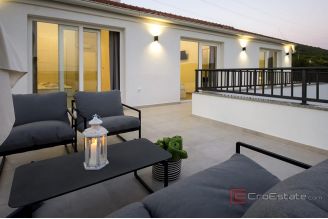 020 2052 09 Sibenik Modern villa with pool for sale