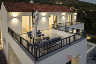 020 2052 09 Sibenik Modern villa with pool for sale