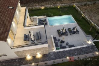 020 2052 09 Sibenik Modern villa with pool for sale