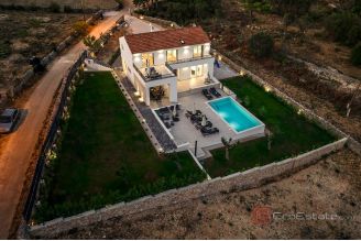 020 2052 09 Sibenik Modern villa with pool for sale