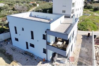 006 2045 64 Split Area Newly built house with two apartments and a pool sale