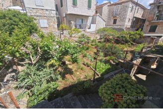 004 5347 30 island brac house near the sea for renovation for sale