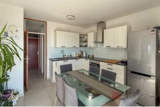010 2046 72 Split Spinut Three bedroom apartment with a sea view for sale