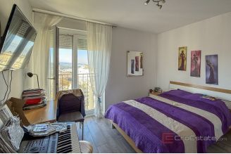 010 2046 72 Split Spinut Three bedroom apartment with a sea view for sale