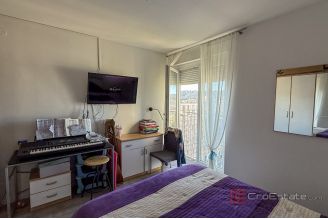 010 2046 72 Split Spinut Three bedroom apartment with a sea view for sale