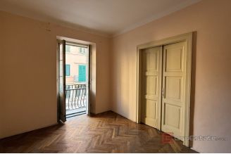 007 2046 73 Split Manus Spacious apartment near the city center for sale