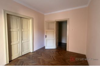 007 2046 73 Split Manus Spacious apartment near the city center for sale