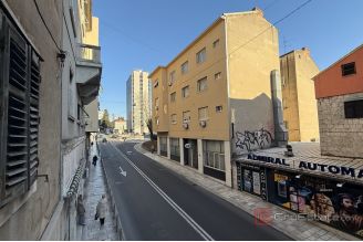007 2046 73 Split Manus Spacious apartment near the city center for sale