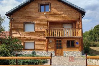 017 2052 15 Gospic House with large property sale