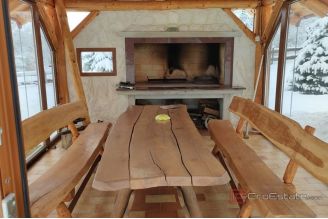 017 2052 15 Gospic House with large property sale