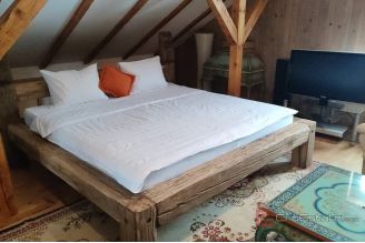 017 2052 15 Gospic House with large property sale