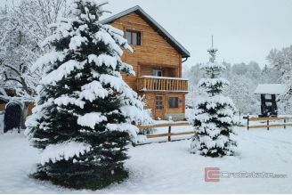 017 2052 15 Gospic House with large property sale