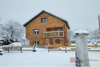 017 2052 15 Gospic House with large property sale