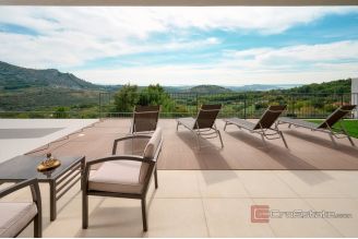 020 2046 71 Split area Modern villa with sea view for rent