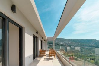 020 2046 71 Split area Modern villa with sea view for rent