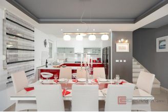 017 2052 19 Split area Spacious villa with a pool for sale