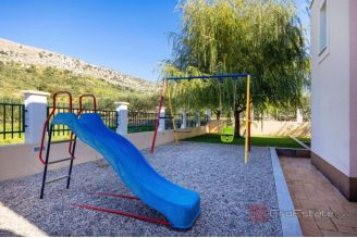 017 2052 19 Split area Spacious villa with a pool for sale
