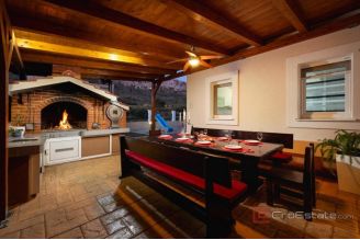 017 2052 19 Split area Spacious villa with a pool for sale
