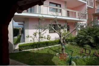 009 2052 20 Split Area Apartment house with a sea view for sale