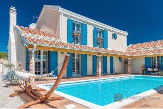 018 2022 443 near zadar attractive villa with tennis court and sea view for sale