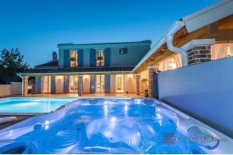 018 2022 443 near zadar attractive villa with tennis court and sea view for sale