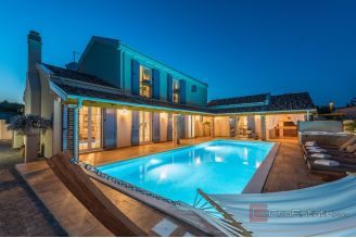 018 2022 443 near zadar attractive villa with tennis court and sea view for sale