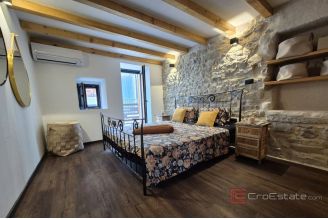 009 2016 645 Kastela Dalmatian house for sale