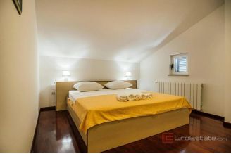 010 2052 21 dalmatian hinterland villa with apartments and beautiful garden for sale