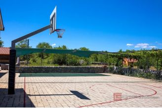 010 2052 21 dalmatian hinterland villa with apartments and beautiful garden for sale