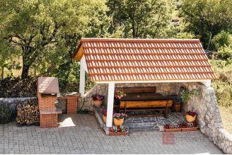 010 2052 21 dalmatian hinterland villa with apartments and beautiful garden for sale