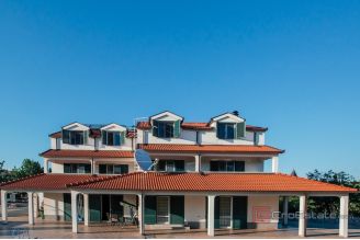 010 2052 21 dalmatian hinterland villa with apartments and beautiful garden for sale