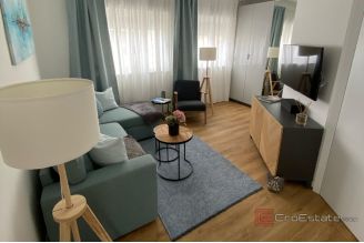 020 2031 166 Ciovo house with pool and sea view for sale