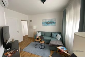 020 2031 166 Ciovo house with pool and sea view for sale