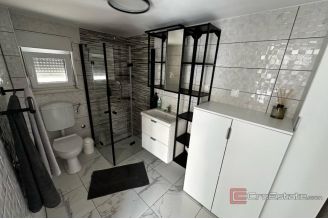 020 2031 166 Ciovo house with pool and sea view for sale