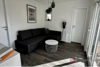 020 2031 166 Ciovo house with pool and sea view for sale